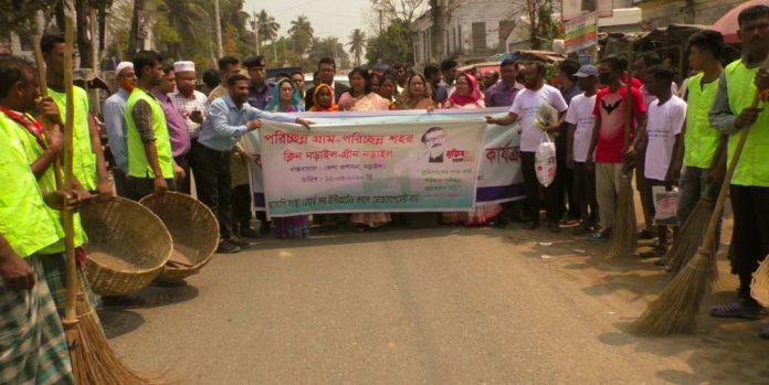 নড়াইলে পরিছন্নতা অভিযান এবং করোনা ভাইরাসের জনসচেতনতামূলক লিফলেট বিতরণ