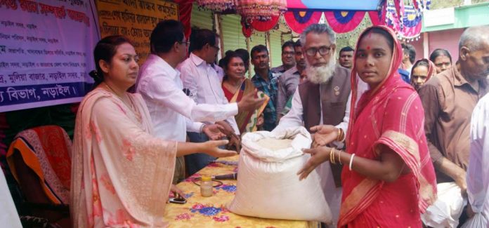 নড়াইলে হ*তদরিদ্রদের মাঝে ১০টাকা দরে পুষ্টি সমৃদ্ধ চাল বিক্রির উদ্বোধন