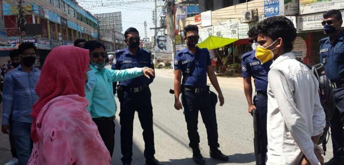 সরকারি নির্দেশনা অমান্য করে রাস্তায় বের রুখতে নড়াইলে প্রশাসনের মোবাইল কোর্ট