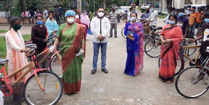 নড়াইলে মেধাবি শিক্ষার্থীদের মাঝে শিক্ষা বৃত্তি ও বাই-সাইকেল বিতরণ