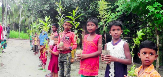 নড়াইলে বৃক্ষরোপণসহ এতি'ম ও দরিদ্রদের মাঝে ফল ও শিক্ষা উপকরণ বিতরণ