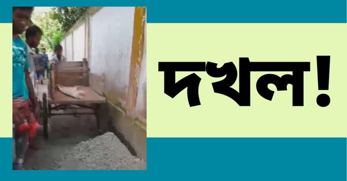 নড়াইলে কোর্টের আদে'শ অমা'ন্য করে অন্যের জায়গা দখ'ল করে রাস্তা নির্মাণ