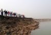 নড়াইলের মাকড়াইলে নদী ভা'ঙন প্রতিরো'ধের দা'বিতে মা'ন'ববন্ধন অনুষ্ঠিত