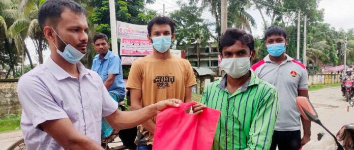 ঈদ উপলক্ষে দিনমজুরদের পাশে ‘স্বপ্নের খোঁজে ফাউন্ডেশন’