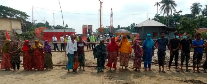 নড়াইলে রেল প্রকল্পে অধিগ্রহণকৃত জমি ও স্থাপনার ক্ষতিপূরণ না পাওয়ায় নির্মাণ কাজে বাঁধা