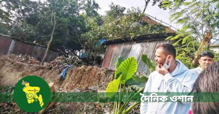 নড়াইলের চিত্রা নদীর ভাঙ্গন পরিদর্শন করলেন এমপি মাশরাফী