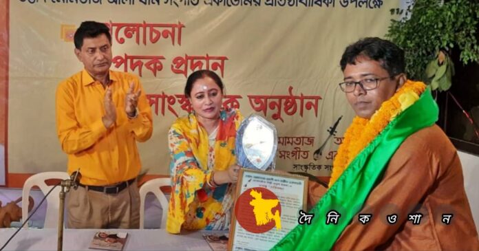 ওস্তাদ মমতাজ আলী খান লোকশিল্পী পদক পেলেন নড়াইলের কৃতি সন্তান শিল্পী প্রতুল হাজরা