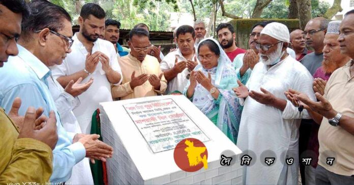 নড়াইলে পুকুর দৃষ্টিনন্দনে ৬ কোটি টাকার কাজের ভিত্তিপ্রস্তর উদ্বোধন করলেন এমপি মাশরাফী