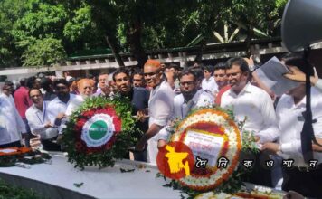 আইডিইবি’র পক্ষ থেকে বঙ্গবন্ধু'র সমাধিতে শ্রদ্ধার্ঘ্য অর্পণ