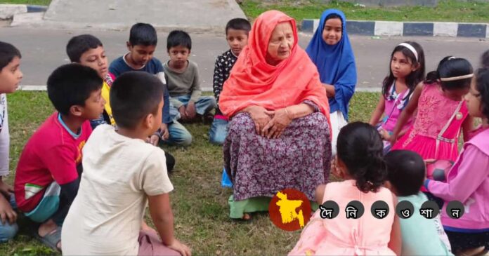 এবার চট্টপগ্রামে নাতি-নাতনীসহ শিশুদের মুক্তিযুদ্ধের কাহিনী শোনালেন নড়াইলের জাহানারা বেগম