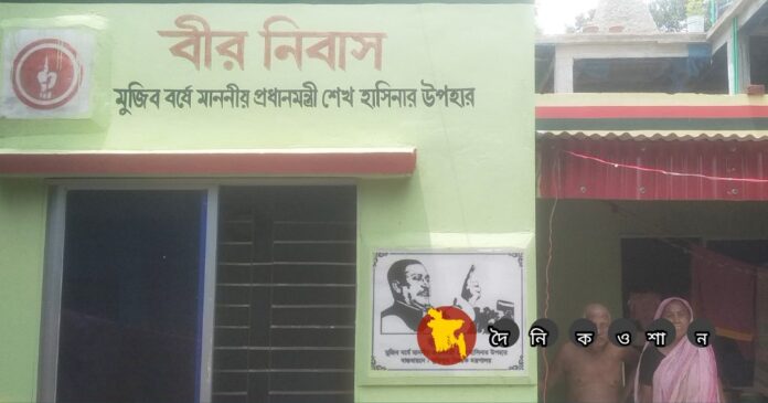 অস্বচ্ছল মুক্তিযোদ্ধাদের প্রধানমন্ত্রীর উপহার, নিম্নমানের উপকরণ দিয়ে নির্মিত হচ্ছে বীর নিবাস