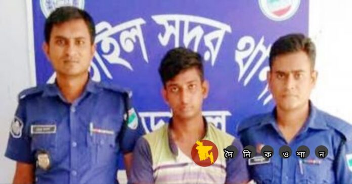 নড়াইলে তরুণীদের অশ্লিল ছবি পাঠিয়ে চাঁদাবাজির অভিযোগে তন্ময় গ্রেফতার