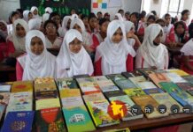 নড়াইলে শিক্ষার্থীদের আয়োজনে প্রাণবন্ত বই উৎসব
