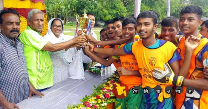 নড়াইলে চারদলীয় ফুটবল প্রতিযোগিতা অনুষ্ঠিত